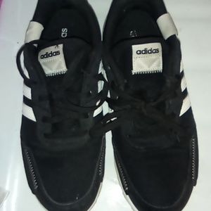 Adidas sneaker women's 7 black w/ white stripe
